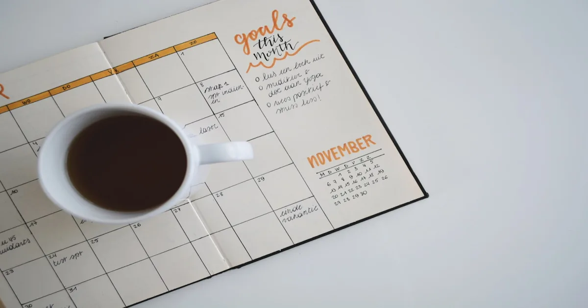 Agenda con notificaciones y recordatorios programados para una fecha futura